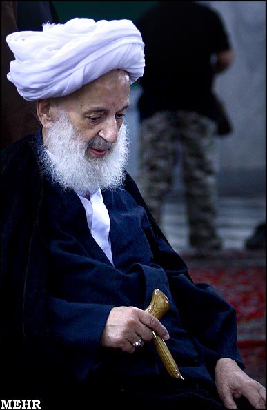 rasool_nmv's tweet photo. نماز مچاله .. !

دزدترین مردم آن کسی است که از نمازش میدزدد 
وقتی میخواهد به سجده، برود «سین» «سُبْحانَ رَّبيَ الأعْلی وَ بِحَمْدِهِ را قبل از رفتن به سجده، «حان رَّبِي الأَعلى» را در سجده «وَ بِحَمْدِهِ» را هنگام بلند شدن از سجده میگوید

 این نماز باطل است، زیرا به صورت عمدی .. https://t.co/fQUCLNxRLR