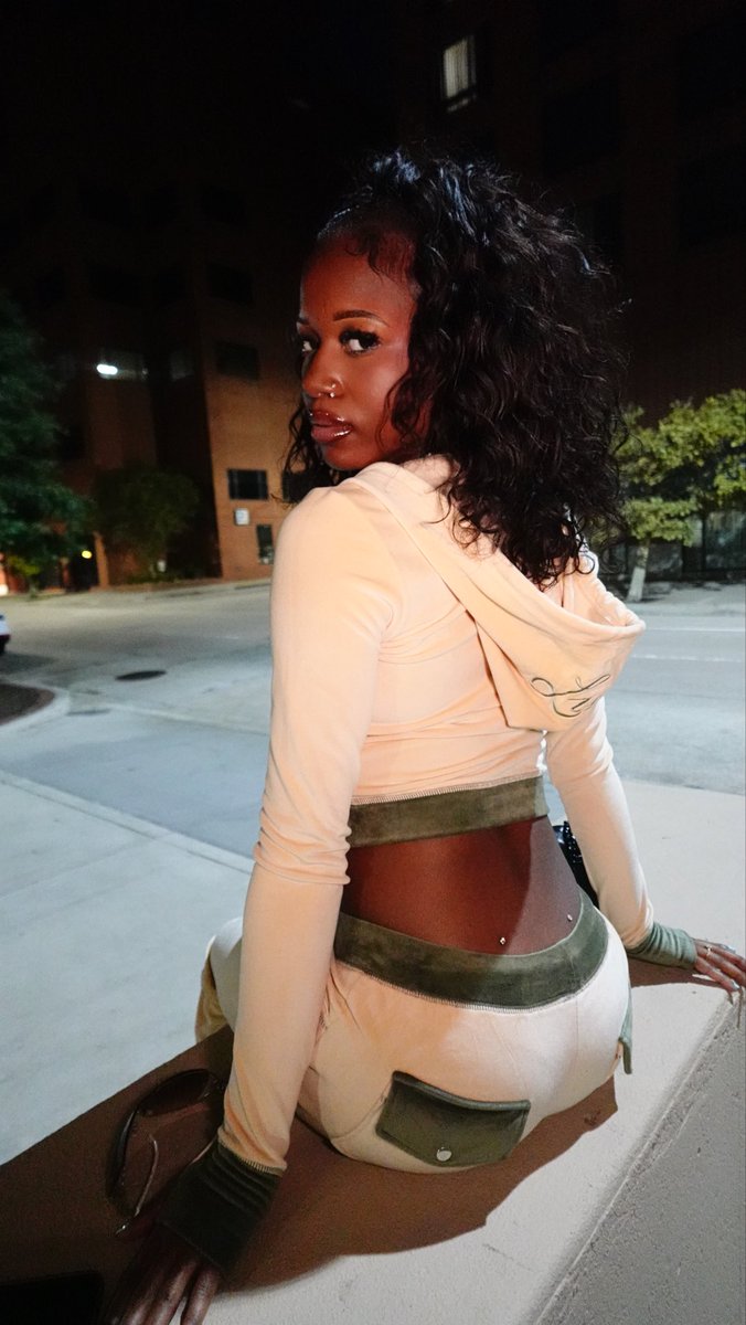 gorgeousdolltay's tweet photo. obsessed https://t.co/aINjw0rcc3