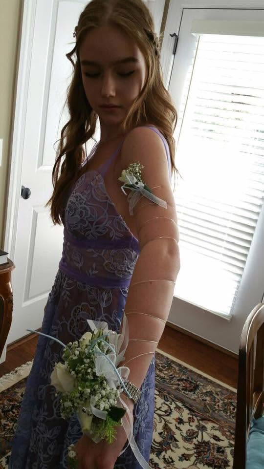 wowoowow__'s tweet photo. 아멜리 in prom dress https://t.co/hCLjgzWOv0