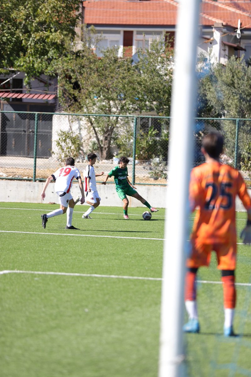 Muglasporfa's tweet photo. ⚽ U15 | MAÇ GÖRÜNTÜLERİ

Altyapımızın genç yetenekleri sahada! 💚🤍
Mücadele, gelişim ve gelecek…

🎥 U15 takımımızın Denizli İdman Yurdu maçından görüntüler.

#Muğlaspor #MuğlasporAltyapı #U15

@TFF_Org 
@muglasporklb 
@serdaryldrm7 https://t.co/NRjz39Kb45