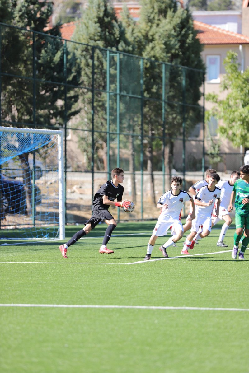 Muglasporfa's tweet photo. ⚽ U15 | MAÇ GÖRÜNTÜLERİ

Altyapımızın genç yetenekleri sahada! 💚🤍
Mücadele, gelişim ve gelecek…

🎥 U15 takımımızın Denizli İdman Yurdu maçından görüntüler.

#Muğlaspor #MuğlasporAltyapı #U15

@TFF_Org 
@muglasporklb 
@serdaryldrm7 https://t.co/NRjz39Kb45