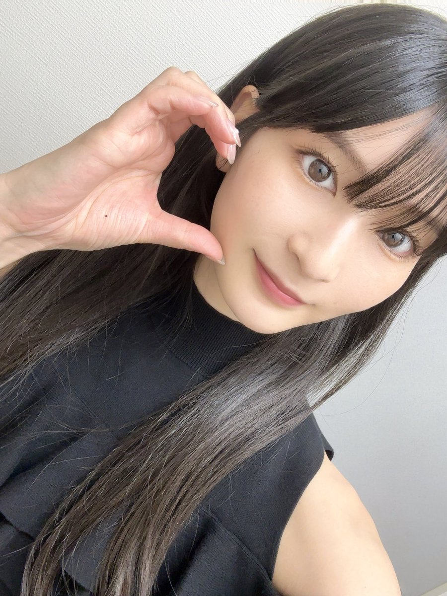 honjosuzu's tweet photo. 2027年のカレンダーの写真を選んできたよ
来年のカレンダーも楽しみにしていてくれると嬉しいです🕊️❤︎ https://t.co/PWnjzzJpRR
