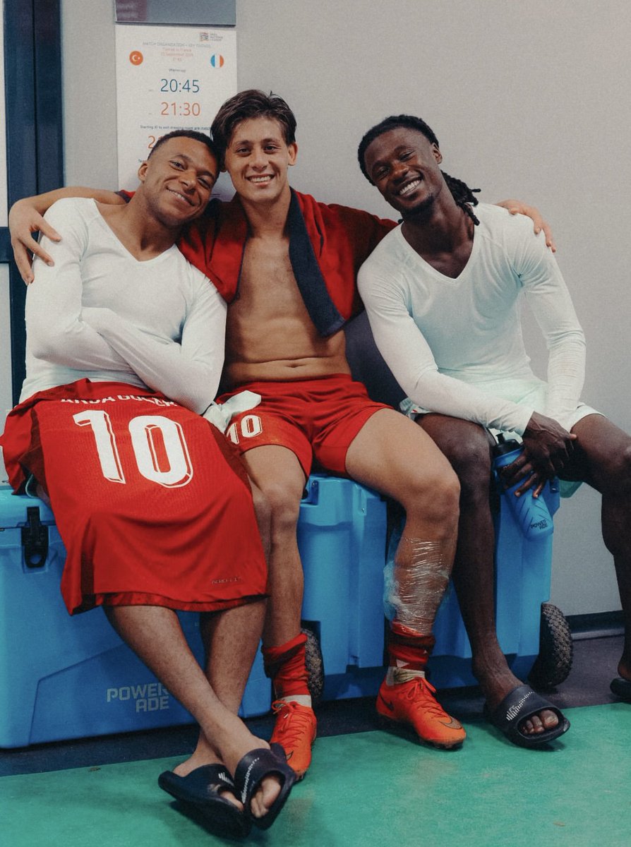 aryasgrace's tweet photo. Kylian e arda muito pai e filho 🥹🤍 https://t.co/JwOFsuOC3Z