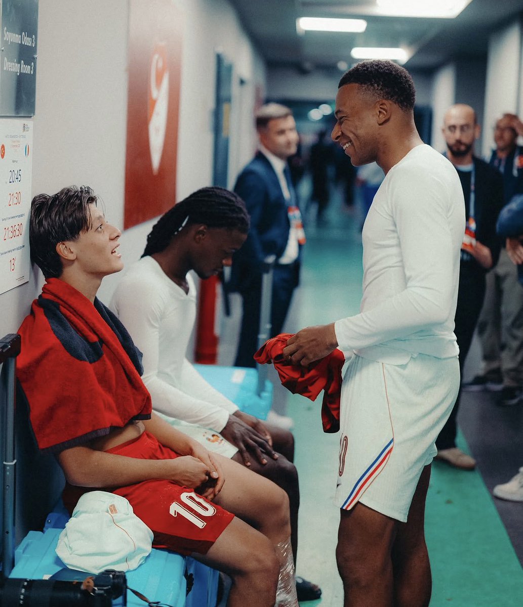 aryasgrace's tweet photo. Kylian e arda muito pai e filho 🥹🤍 https://t.co/JwOFsuOC3Z