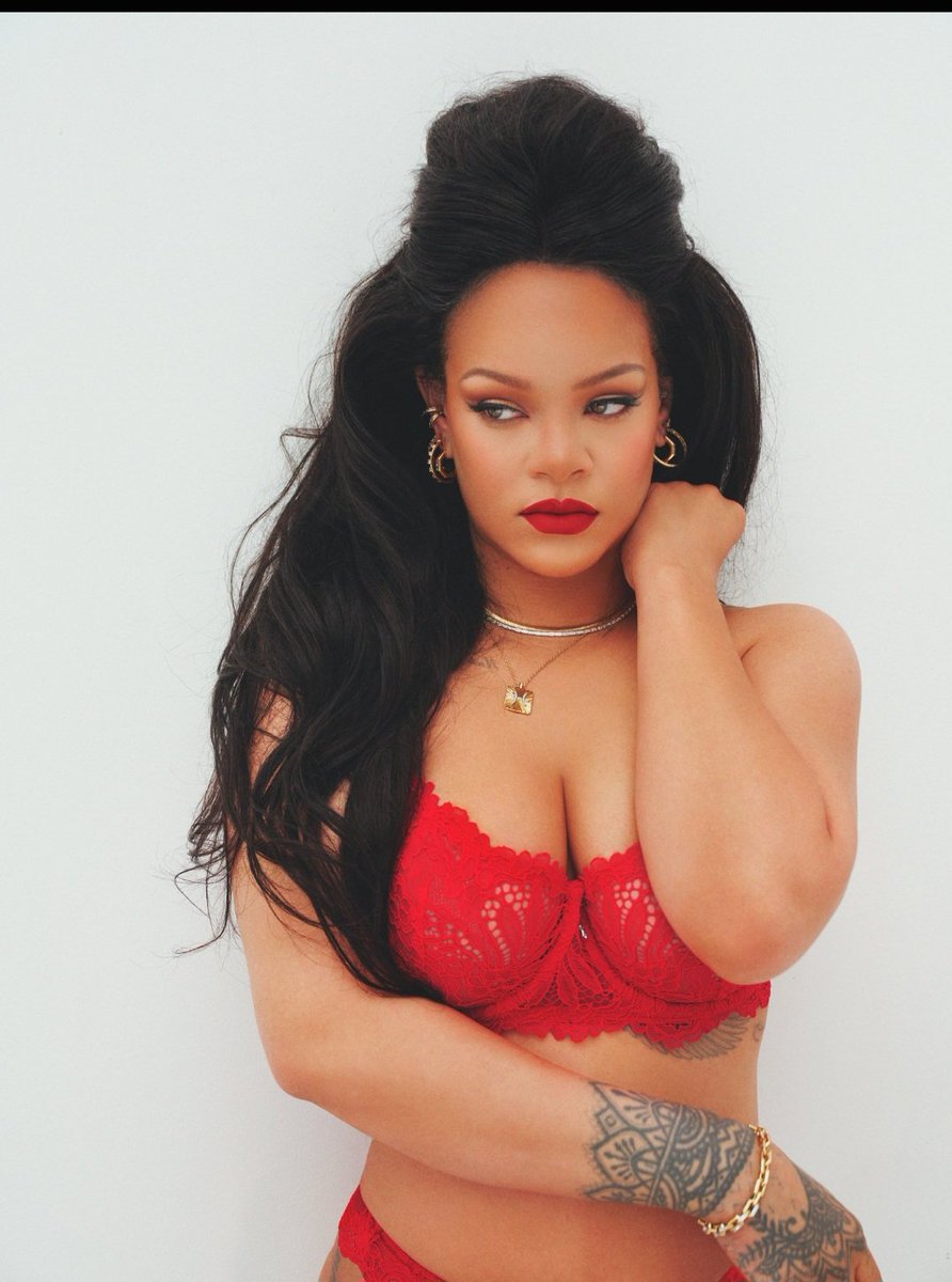 Therealmustyy_'s tweet photo. There’s no woman in this world who can match Rihanna’s level of beauty. I mean it. 😍 https://t.co/30hOKoOa2H