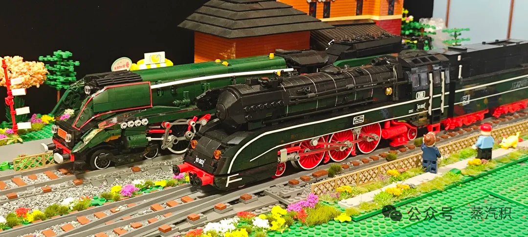 ziyu_zhang51054's tweet photo. DB Class 10 No. 10 002, recreated in LEGO by 六桥.
A striking model of one of Germany’s last express steam locomotive designs, capturing its distinctive streamlined casing and powerful proportions.
#LEGOMOC #LEGOTrain  #BrickTrain #Baureihe10 #DeutscheBundesbahn #SteamLocomotive https://t.co/TEcujdmq33