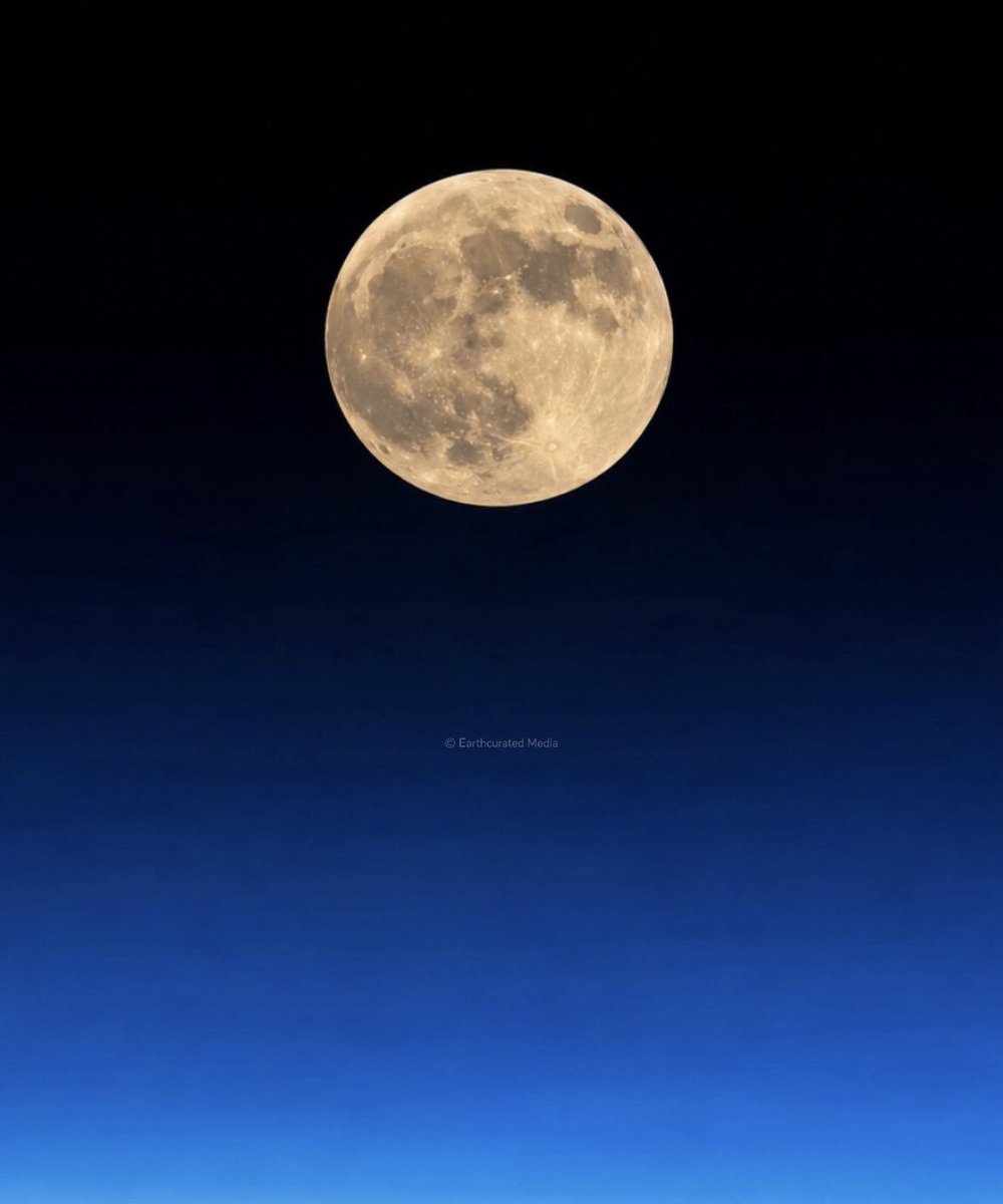 earthcurated's tweet photo. Tonight, the first full moon of autumn rises. September’s full moon is the Harvest Moon, named because it falls closest to the autumn equinox in the Northern Hemisphere.

For generations, its light helped farmers harvest after sunset. https://t.co/unu1tsy5gS