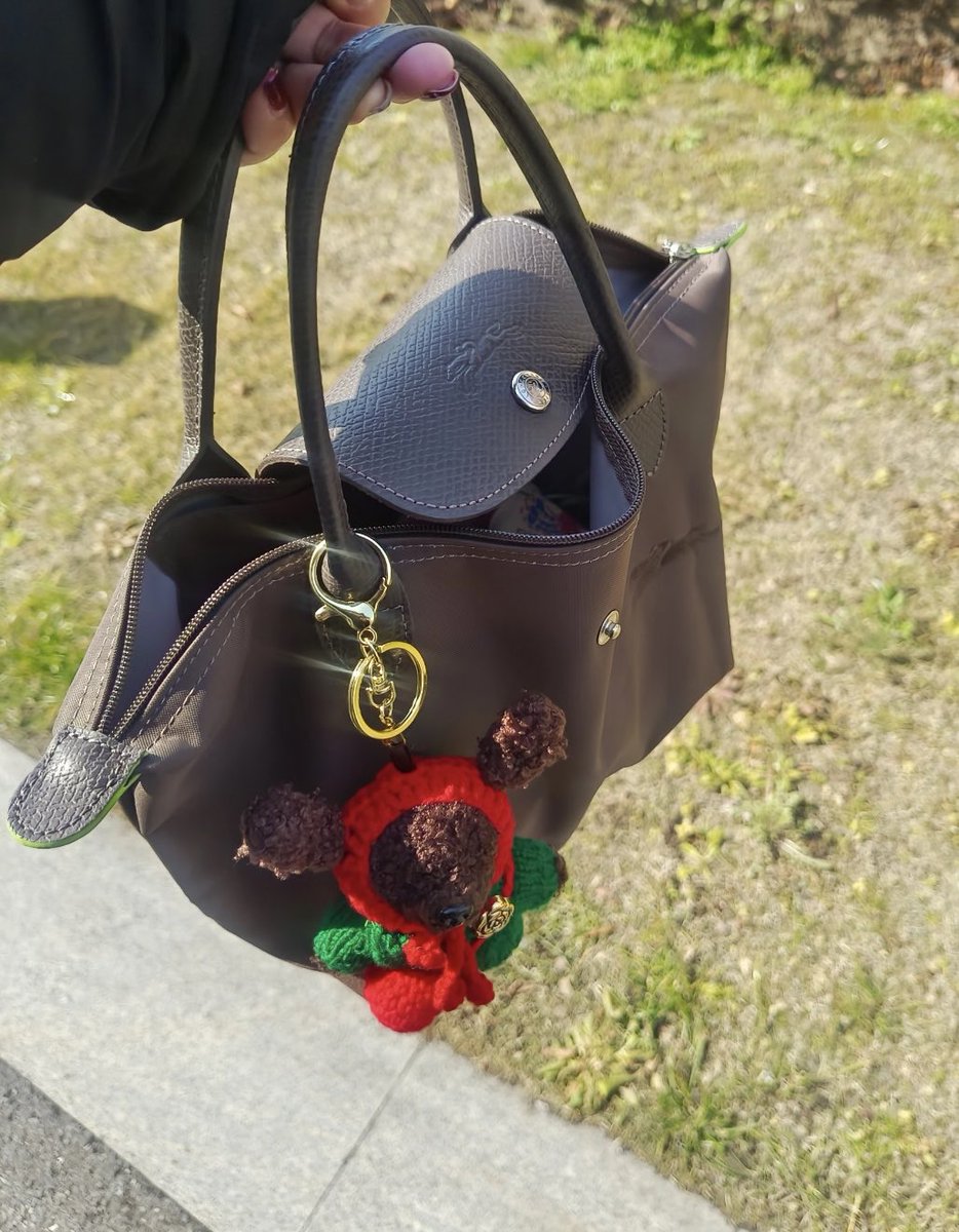 lynn47328587332's tweet photo. ロンシャン、黒も良いけど「モカ」が正解かも🤎
黒より重くならず圧倒的にこなれる。持ってるだけで一気に上品に見えて可愛すぎる…🥹✨しかも今ならセールしてる✨ https://t.co/yDofKIa4aX