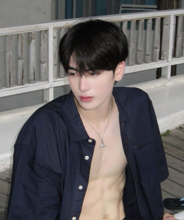 Uhnowstay's tweet photo. Gmmtv when they need a canonly pretty, gorgeous, jaw-dropping, angelic character https://t.co/bN4KdANMMd