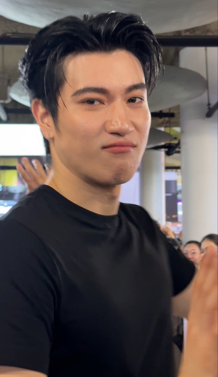 taiyanilx's tweet photo. เบะทั้งงานจริงอ้วม เก่งแล้วน้า ทั้งคู่เลย 🫳🏻🫳🏻

INNONGSA X YSL LIVE

#YSLCareCrushxInnOngsa https://t.co/znMQvJLXth