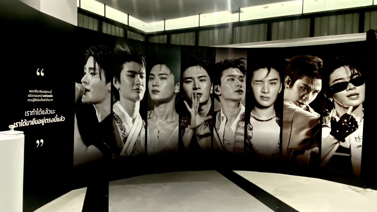 tatonatp's tweet photo. “เราทำได้แล้วนะ เราได้มายืนอยู่ตรงนี้แล้ว”

กับรูปเซตนี้คือที่สุดเลยเว้ย ✨🖤

#TheaterOfTHAITake22
#HAPPYTHAIchayanonDAY
#THAIchayanon https://t.co/czXzdZRq52