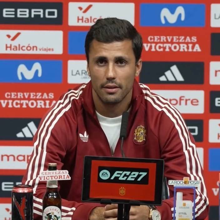 TFRHQ5's tweet photo. 🚨🗣️| Rodri: “An ex-teammate I’d like to see at Barcelona? Definitely Haaland.” https://t.co/i1O6JwW5j2
