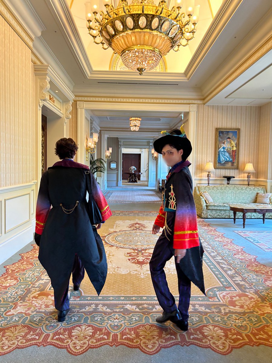 kooo_disney's tweet photo. 昨日は人生初の仮装でffさんたちとインパしてきました🎃🦇
先頭ダンサーに仮装できてとっても嬉しかったです🪄︎︎✨
まだまだ素敵な写真があるので今後も随時載せていこうかなと思ってます☺︎
挨拶してくださった皆さんありがとうございました！！

 #dハロ2026 https://t.co/wMuoz1etrL
