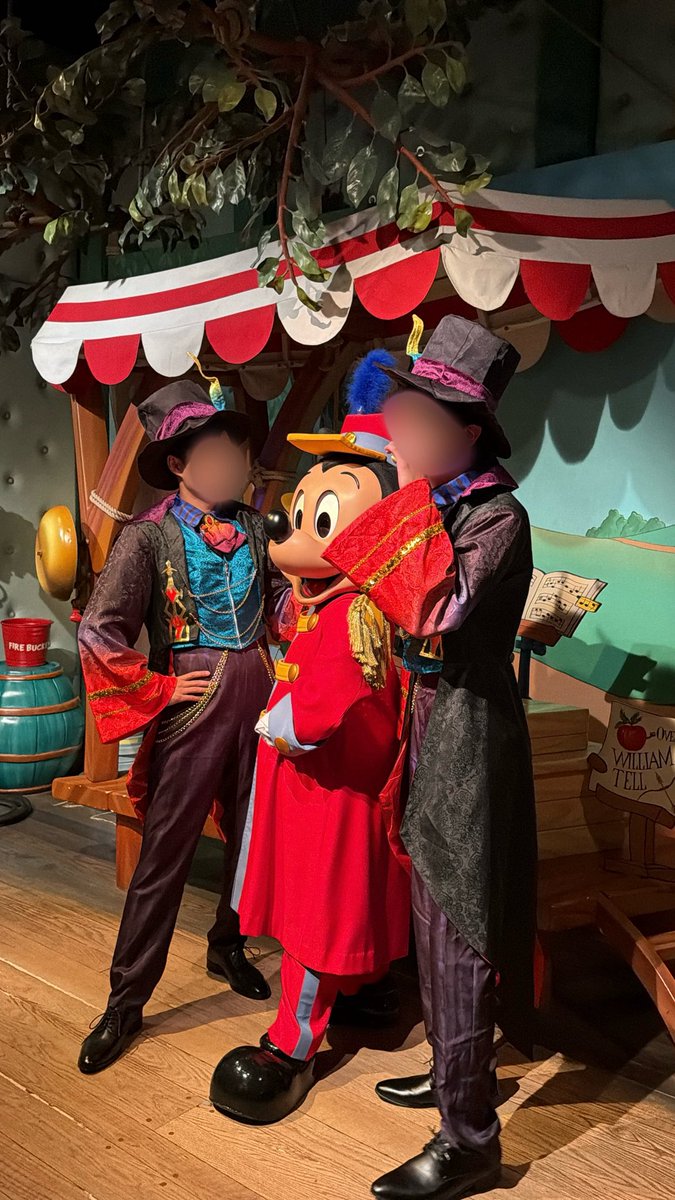 kooo_disney's tweet photo. 昨日は人生初の仮装でffさんたちとインパしてきました🎃🦇
先頭ダンサーに仮装できてとっても嬉しかったです🪄︎︎✨
まだまだ素敵な写真があるので今後も随時載せていこうかなと思ってます☺︎
挨拶してくださった皆さんありがとうございました！！

 #dハロ2026 https://t.co/wMuoz1etrL