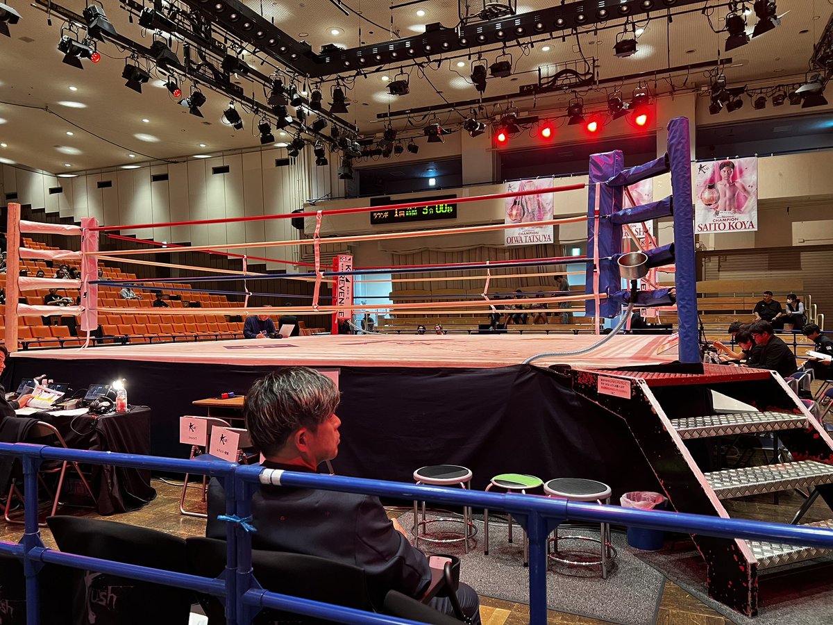 KELVIN_00007's tweet photo. トレーナーさんを応援しに来てます🥊

#Krush #バッチバチ https://t.co/eREXKleg5r