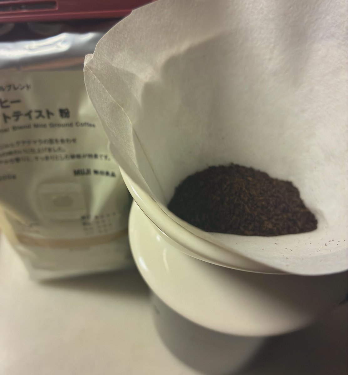massu17's tweet photo. ネットでインスタントコーヒーを買ったつもりが、ドリップするタイプの粉だった💧
半強制的に丁寧な暮らしスタートします☕️ https://t.co/mGMABiUe0W
