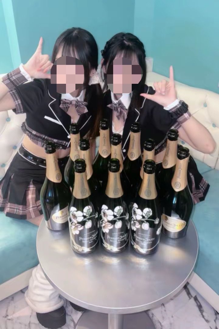 2828uouo's tweet photo. ちょうてん辞めます！9月でおしまい！
ほぼ未経験だったからいっぱい教えてもらって色々お世話になったし何よりたのしかった！
次は決めてません✋🏻🫪🤚🏻
無敵のニートになります✋🏻🫪🤚🏻 https://t.co/MDqS9uX9Vu