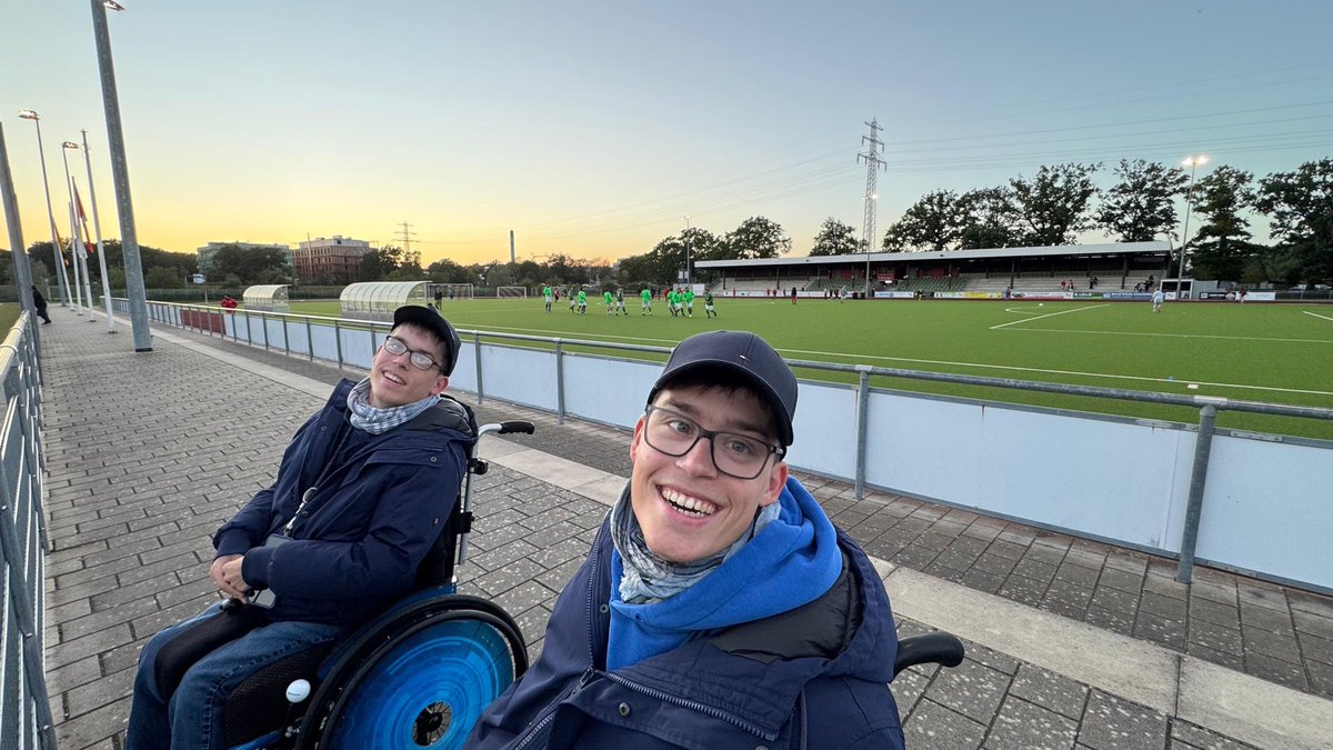rollenderhsvfan's tweet photo. Testspiel: SV Lurup gegen Hamburger SV IV (5:1)
#neuerground #hsv4 #nurderhsv #svlurup #rollenderhsvfan https://t.co/TKa80GdoHY