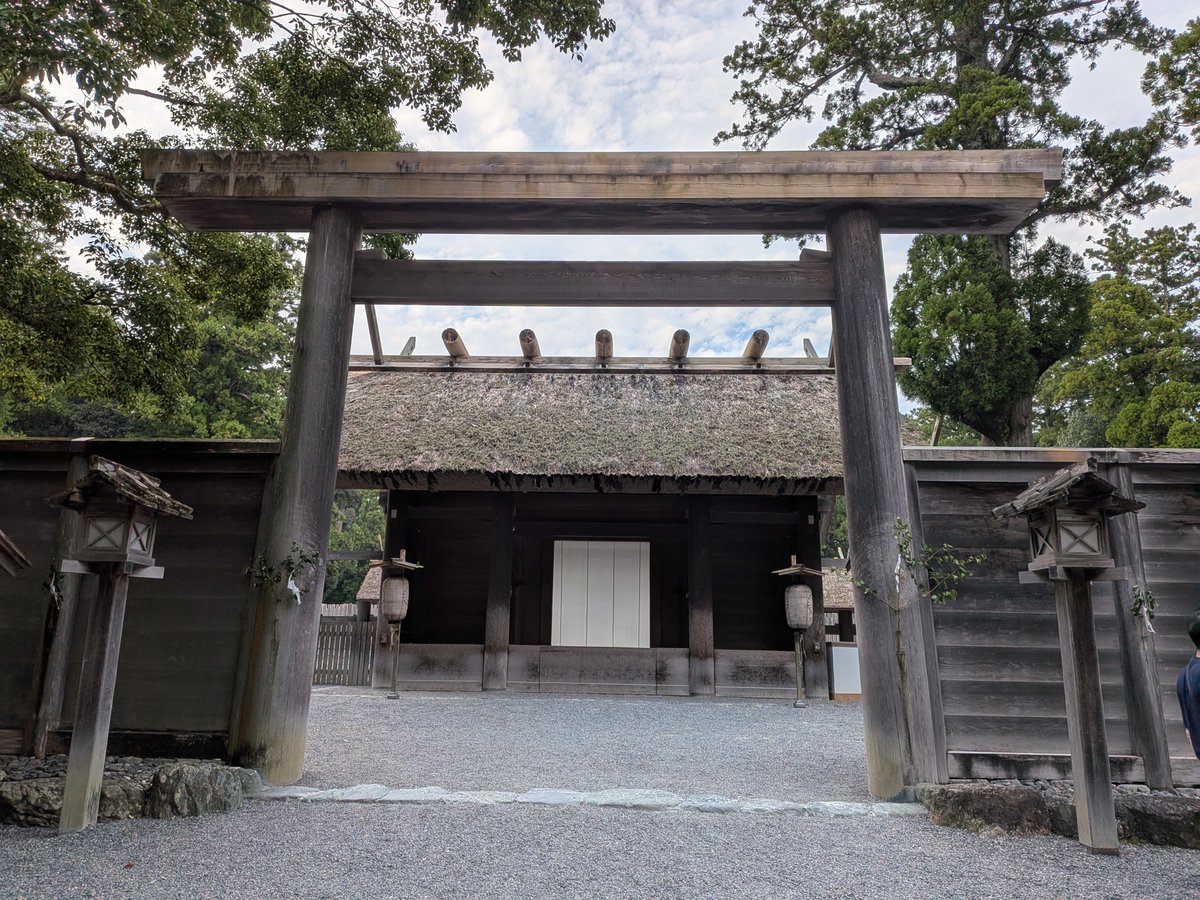 SlashYs1111's tweet photo. なかなかレア？かもしれない…
人の気配が無いお伊勢参り…内宮外宮にて https://t.co/NRAYIVHPEC