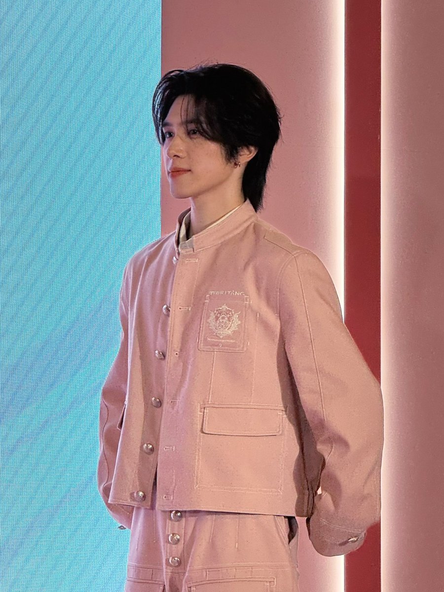 msiakpopfans's tweet photo. [📸] 260926 IN2IT 25th Anniversary Meet &amp; Greet with Hendery

#IN2ITMalaysia #IN2ITCosmeticsMY #IN2IT25thAnniversary #25YearsofBeautyAndLove #IN2ITXHendery #NCT #WayV #Hendery #HENDERYinKL https://t.co/VNW4mkE9Da