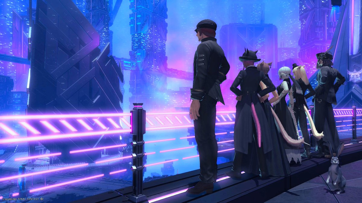 FF14UltimaFCDim's tweet photo. Ultimaへ戻ってソリューションナインへ！
高速道路や巨大な集合住宅が遠くに見えていて、眼下に目をやると建造の下層は煙って見えないほど続いています
最下層はどうなっているんだろう...と思いを馳せつつヒーローポーズ！ https://t.co/rEaSe9Tebr
