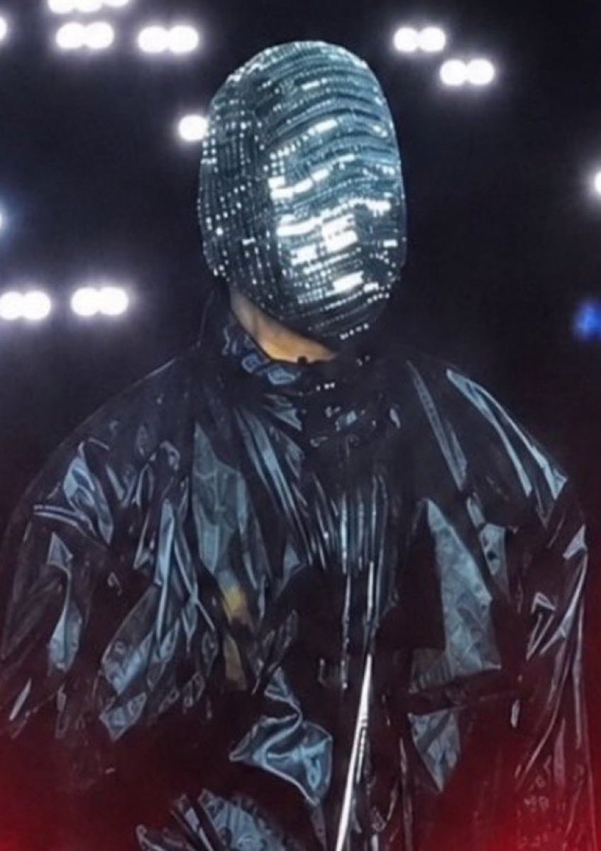 YZYFRANCE1's tweet photo. YE JUST BROUGHT THE YEEZUS ERA BACK

He debuted a brand-new mask reminiscent of his iconic Yeezus Tour look during Chris Brown’s concert 🔥 https://t.co/BspSTSUBY5