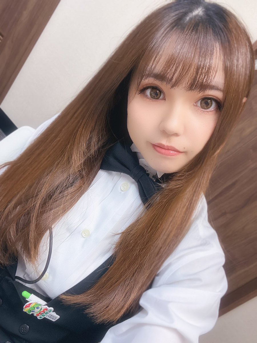 5Z49bNuYr741452's tweet photo. おはようございます❣️🐷

昨日お月見だったのに金ローのコナン見てお月様見るの忘れてたな🌕🍡笑
曇ってたけど見えたのかな？👀

そろそろ月見シリーズ終わっちゃうかなー
マックの月見パイまた食べました🍡🥧
ケンタッキーももう1回食べたい🍔🥹

♥SLOTスマートガーデン武蔵浦和331♣︎
♠スマガ♦︎ https://t.co/I4x2hCh0pr