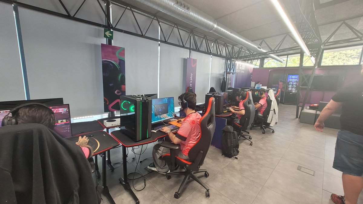 tani_esports's tweet photo. 🩷 SORPRESA - VALORANT🩷
Tendremos a nuestros chicos jugando el torneo presencial de ESM🫡
Podréis ver su partido en https://t.co/LrZfd2gHRJ con los buenos de @khoreoh1 y @alt3x_ 🩷
#LaUNIDADTani #GOTANI🩷 https://t.co/Hnlb3fFgTD