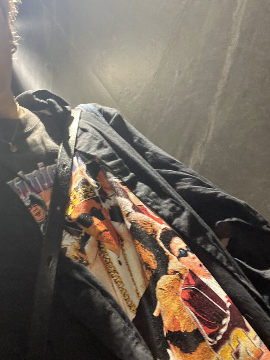 chipi_daia's tweet photo. 姉のお誕生日会に新しいTシャツ着た！
普段使いしてもいいよな🤔？

ぱっと見はなんかの映画Tっぽいし笑 https://t.co/wkEslOhL9y