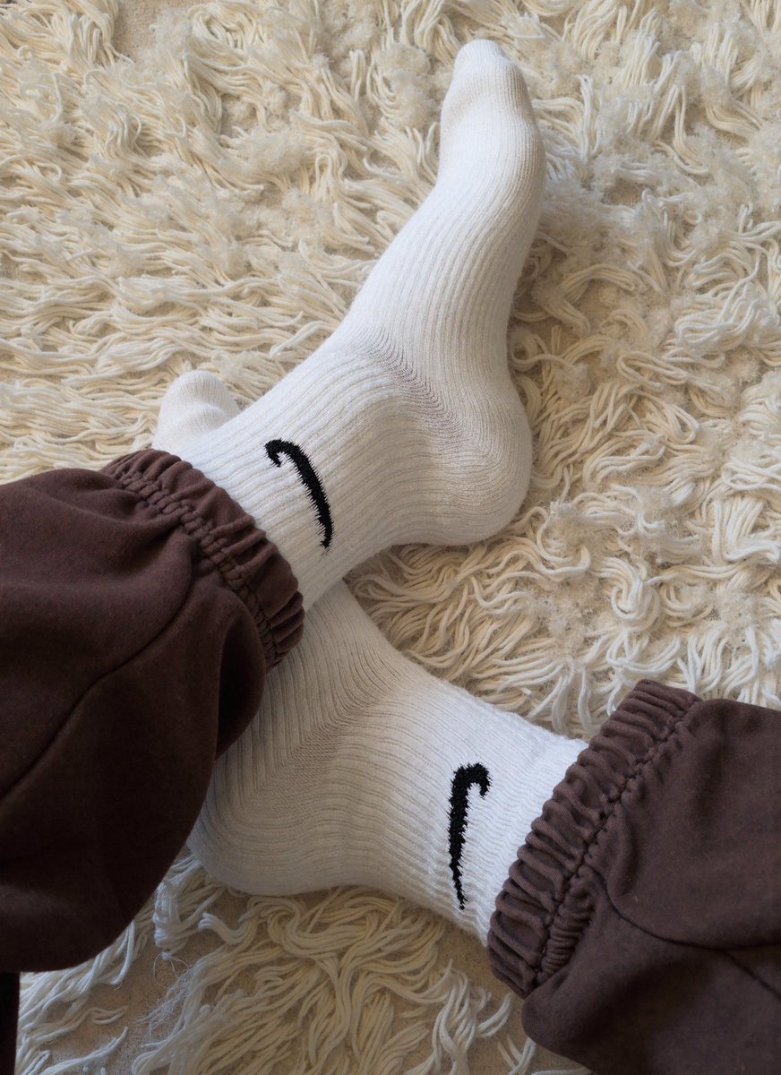 freyabbyxo's tweet photo. who likes white socks? 🧦 https://t.co/T4eqDVxDLM