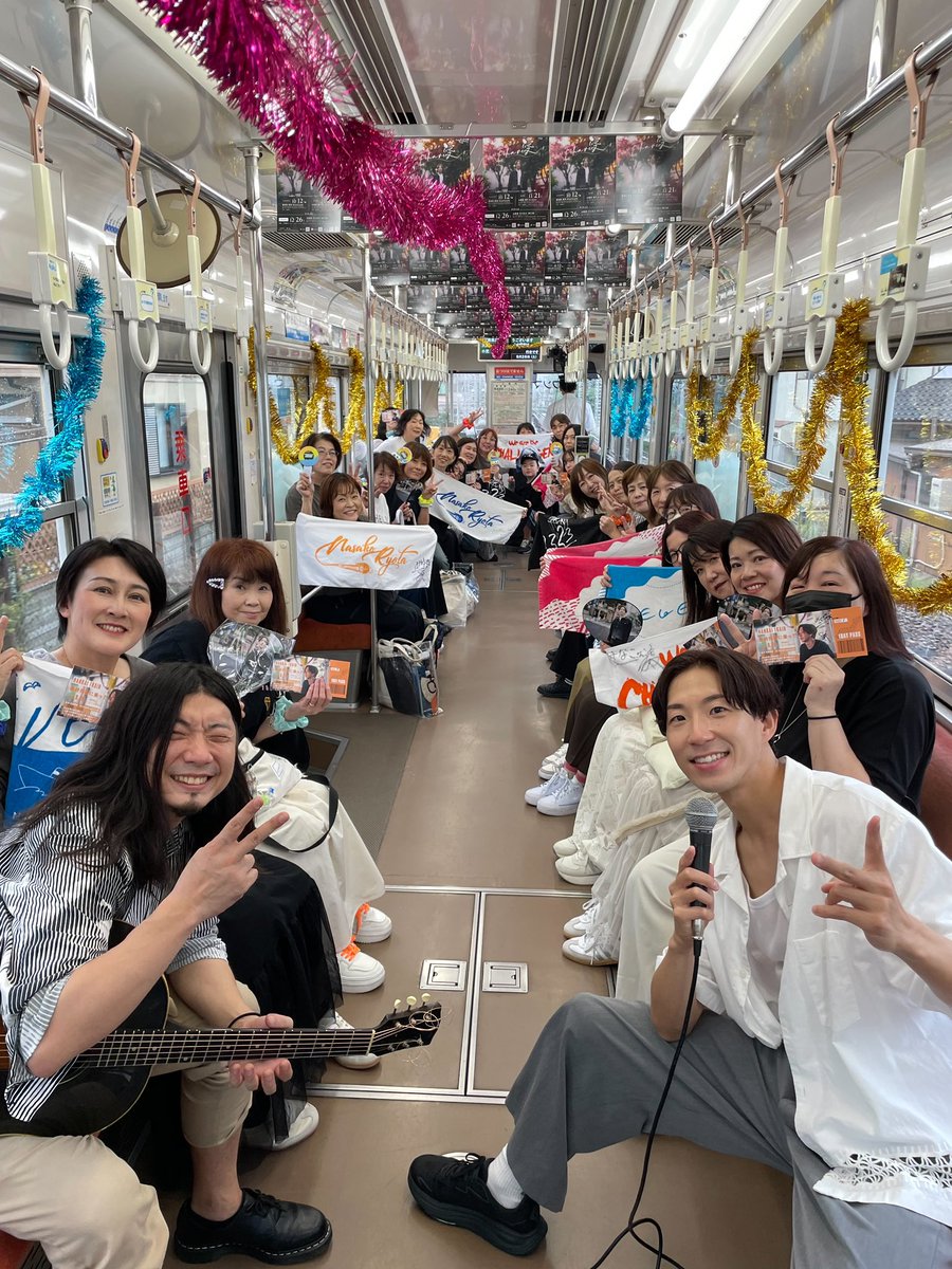 nasa_ta735's tweet photo. 阪堺電車ワンマンライブ！！

「最終列車に乗って」

今までで1番良い電車ワンマンでした！！
終わりたくないなぁ〜
そんなん思ってたらギリっギリまで往復20曲！
最高の時間、最高の笑顔と涙ありがとう！
絶対また会おね！ツアー待ってる！ https://t.co/j7vu1r3gAH