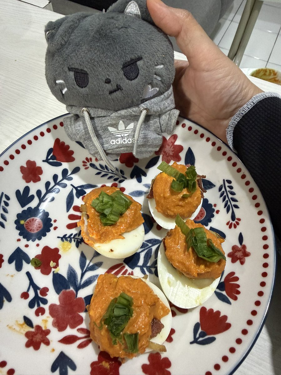 n_noonbit's tweet photo. Today’s activity: recook “Deviled Eggs” recipe from Jay’s “Shh, the Secret Chef” Ep. 1 with Chef Edward Lee 💫

#쉿_비밀의솊 #ShhSecretChefJAY
#ENHYPEN_JAY #제이 #ジェイ @ENHYPEN https://t.co/Q2s06AOH8t