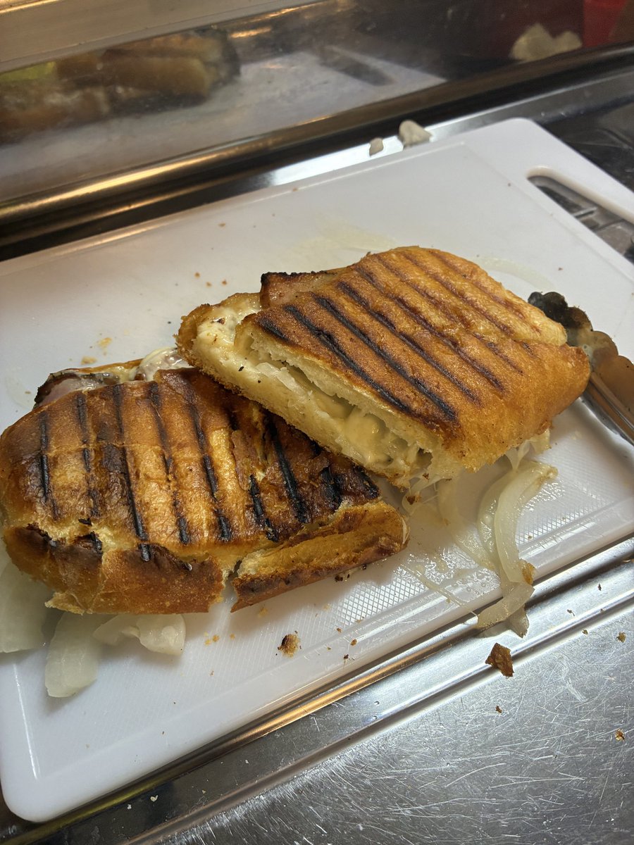 spacesmokerbbq's tweet photo. パニーニ https://t.co/xEH6GfuAwZ