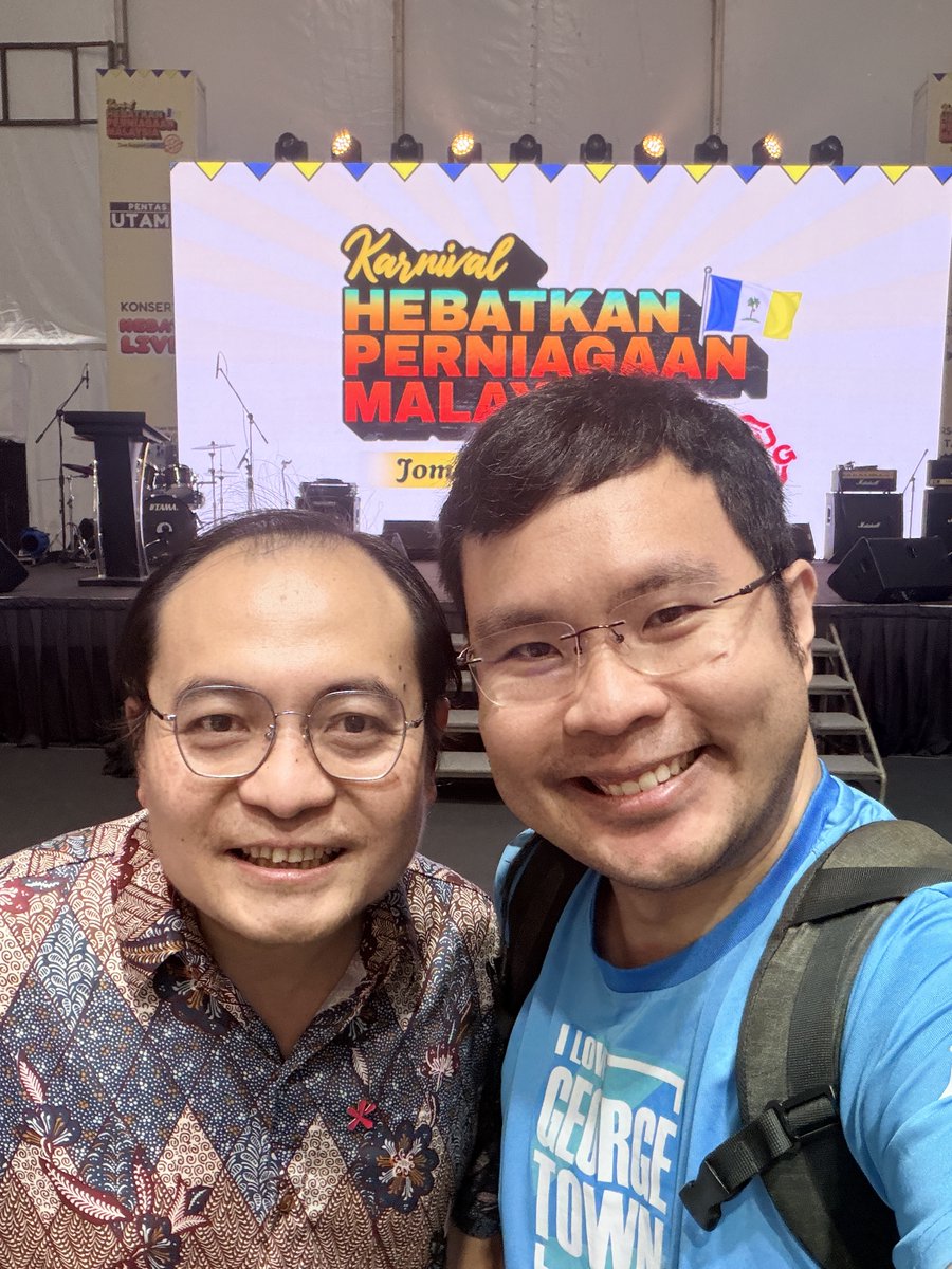 themartintang's tweet photo. Met Chen Chow Yeoh at Karnival Hebatan Perniagaan Malaysia, Stadium Batu Kawan, where he moderated "Cari Pelabur atau Bina Sendiri" with Chan Kee Siak (@Exabytes_MY) &amp; Clarence (@easyParcel).

Key takeaway: Don’t overthink, take action and turn every crisis into an opportunity. https://t.co/XAnEh9jL0N