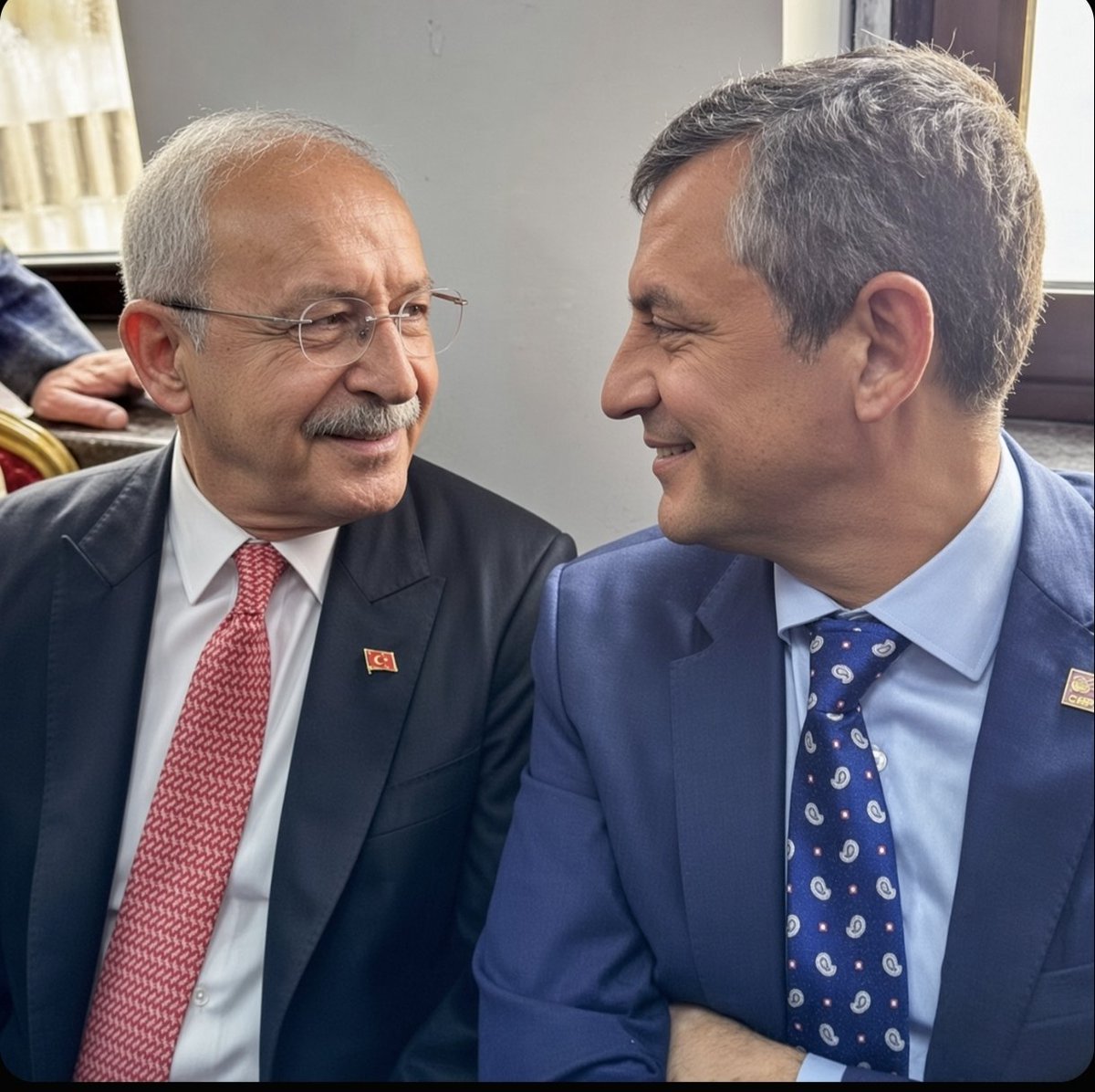 MrJokerAntiall's tweet photo. Eski aşklar biter mi ?
❗ MrJokerAntiall ❗
💛💙🇺🇦💫🪁🎭🦀🌾✌️🐾🃏
#muhalefet #özgürözel #chp
@herkesicinCHP #KemalKılıçdaroğlu
@eczozgurozel #yeniparti @yenipartiyiz #güncel #gündem #mevcutzihniyet #mevcutdurum #ekonomi #enflasyon #maaş #zam #vergi #asgariücret #emekli #geçim #memur #işçi #seçim #sandık #aşk #sevgili