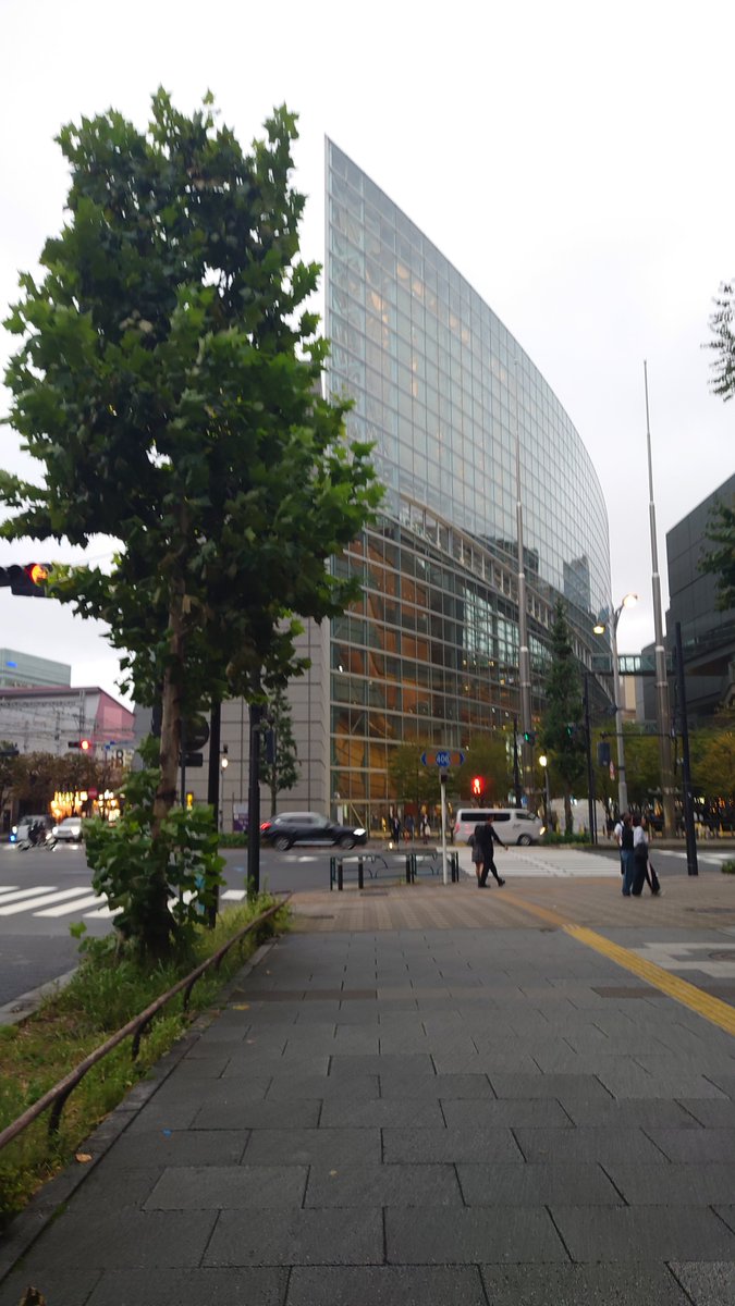 kamiyahyd's tweet photo. 東京国際フォーラムお邪魔します！建物外観も内装も素敵！案内が何となくターズ仕様？笑 https://t.co/rYA65WKeDd