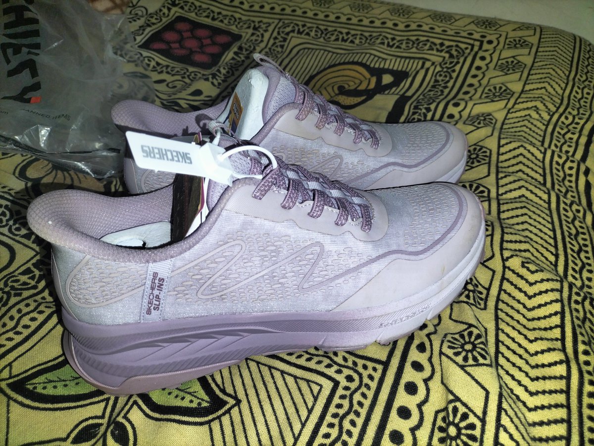 vasna08's tweet photo. @MyNykaa @nykaafashion 
Ordered Nike shoes, received completely different product.

Shared call, email &amp; photos. Company still says “correct product sent”.

Replacement rejected twice. No return, no refund.
Order: NYK-376621706-7832671

Who is responsible? Resolve this now. https://t.co/ESqUEXYv7V