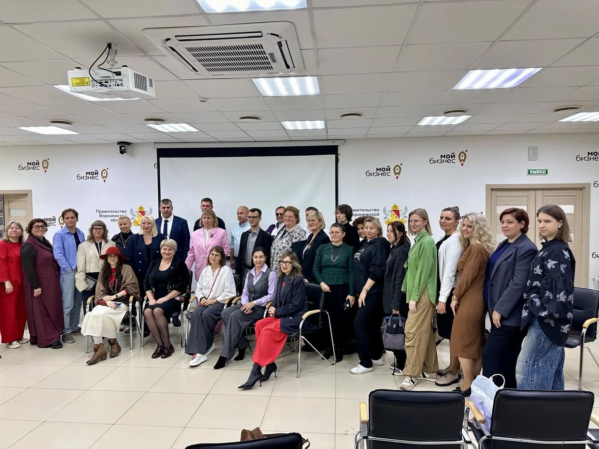 up_uin's tweet photo. 🇧🇾🤝🇷🇺 Второй день в Воронеже: круглый стол «Креативный ресурс» и знакомство с участницами акселератора 25 сентября директор Инкубатора малого предпринимательства УП «УИН» Елена Яшович приняла участие в круглом столе «Креативный ресурс». https://t.co/KIe1LydBhM