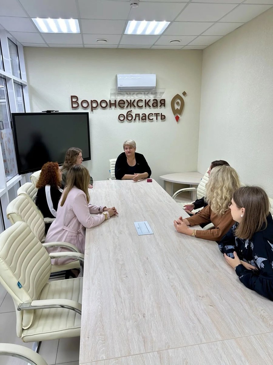 up_uin's tweet photo. 🇧🇾🤝🇷🇺 Второй день в Воронеже: круглый стол «Креативный ресурс» и знакомство с участницами акселератора 25 сентября директор Инкубатора малого предпринимательства УП «УИН» Елена Яшович приняла участие в круглом столе «Креативный ресурс». https://t.co/KIe1LydBhM