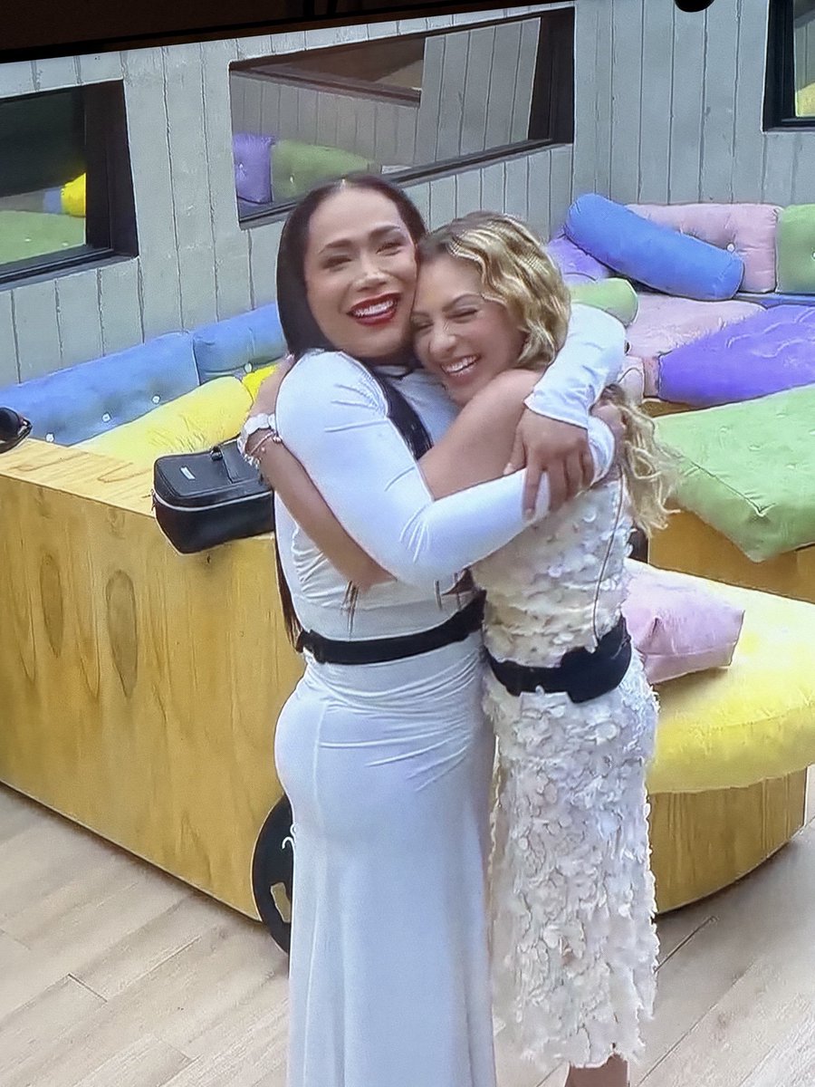 ramyblondehair's tweet photo. KARINA Y MARIANA USTEDES SON MI PRIMER Y SEGUNDO LUGAR 💋😍
FANDOM DE KARI, ¿Y SI NOS UNIMOS Y LAS LLEVAMOS HASTA LA FINAL? 

#LaCasaDeLosFamososMéxico
#LaCasaDeLosFamososMx https://t.co/kWrqCUTQbn