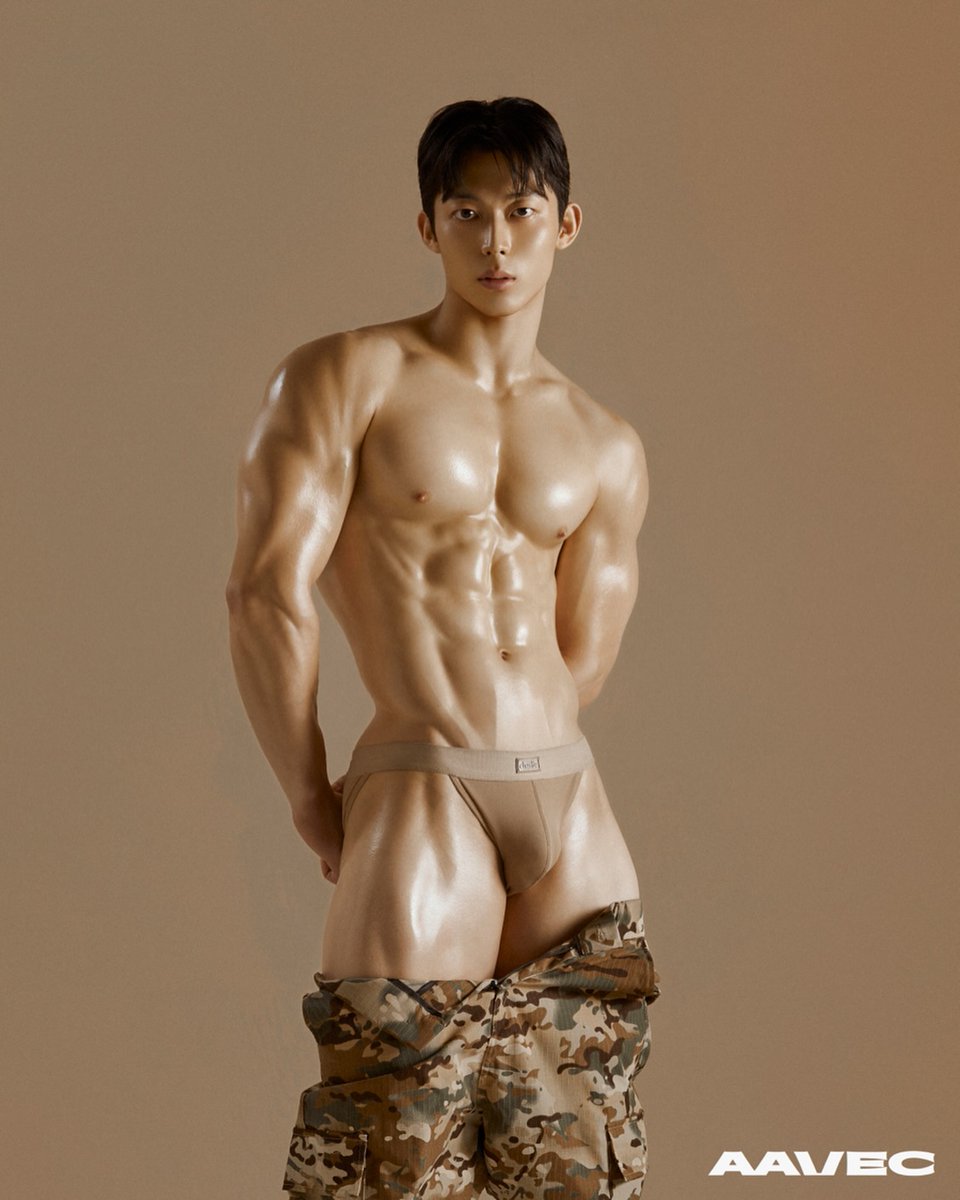geunyookmon121's tweet photo. 하 군복이고 팬티고.. 너무 자극적 https://t.co/nNLCznlc90