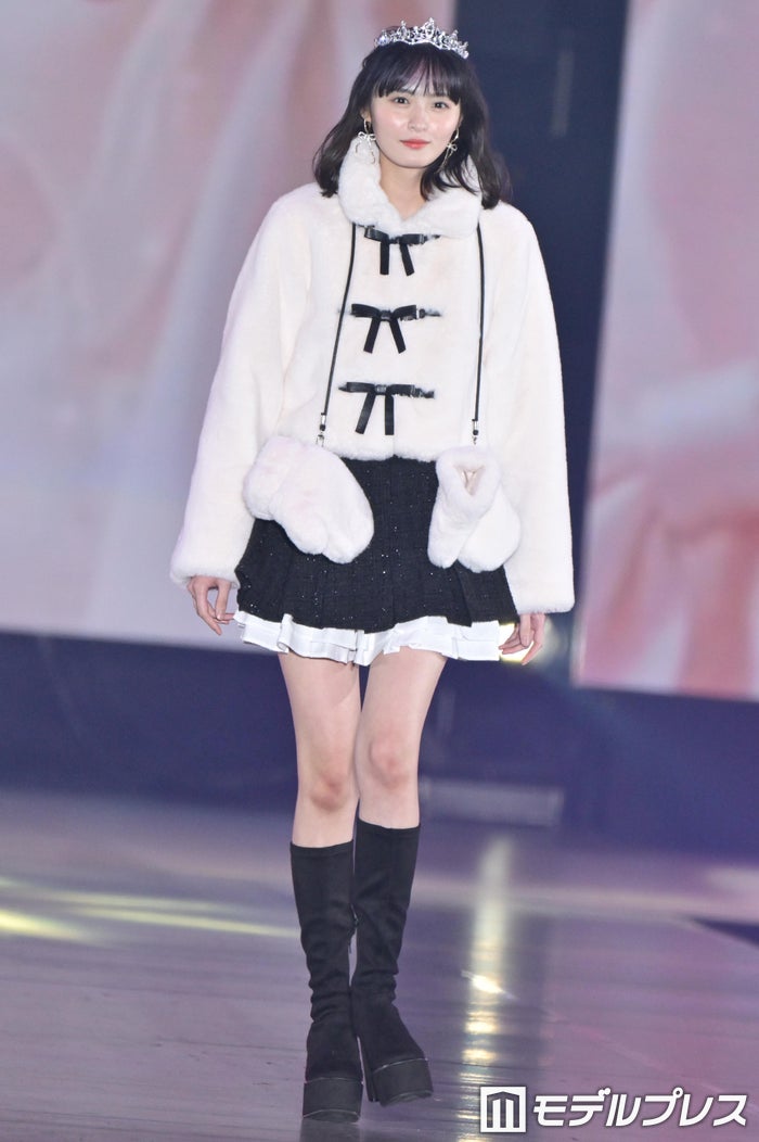 modelpress's tweet photo. 【♥️Rakuten GirlsAward 2026 A/W🍰🍭】

乃木坂46遠藤さくら、美脚際立つミニスカ×ブーツ姿 ティアラ身につけた甘めコーデに「リアルプリンセス」と反響👑
https://t.co/DoeRURReYn

#ガルアワ2026AW https://t.co/YBgDQ79dQR