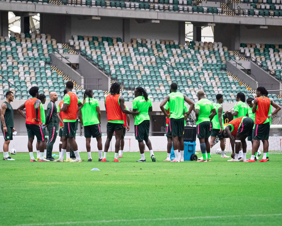 siyonna_davids's tweet photo. 🚨THE DOUBLE STANDARD AGAINST THE SUPER EAGLES

When the Super Eagles play Madagascar and win, “it’s just Madagascar.”

When we beat Algeria, “Algeria is a struggling team.”

When we draw or lose to Lesotho, “the Super Eagles are not a good team.”

But when Mali beat Rwanda, suddenly Mali can beat the Super Eagles. “Their midfielders are better than all our starting XI.”

When Senegal beat Madagascar, it’s “what a beautiful team. Look at how they play.”

Y’all need to chill…

A lot of you people are hiding under the guise of being analysts to pour out their extreme bias against the Super Eagles.

Yes, the system is broken. Yes, we should call out the wrongs when necessary. Yes, there is still a lot to improve.

But if you deliberately disregard every sign of progress just to fit your negative narrative, then you are not analysing football. You are looking for reasons to hate.

You can do better. Abeg.