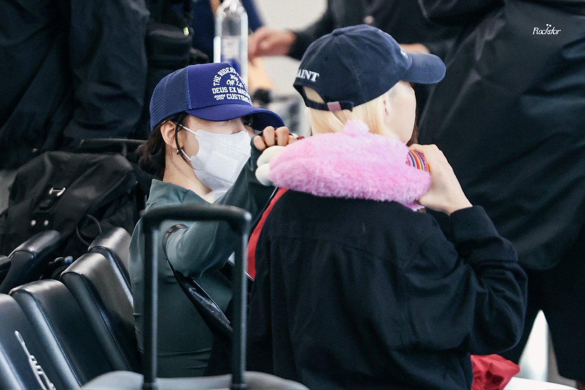 rockstar41101's tweet photo. 260925 ATL

#KARINA #WINTER 
#지민정 #JiminJeong 
#에스파 #aespa https://t.co/EfGN7Zy81j