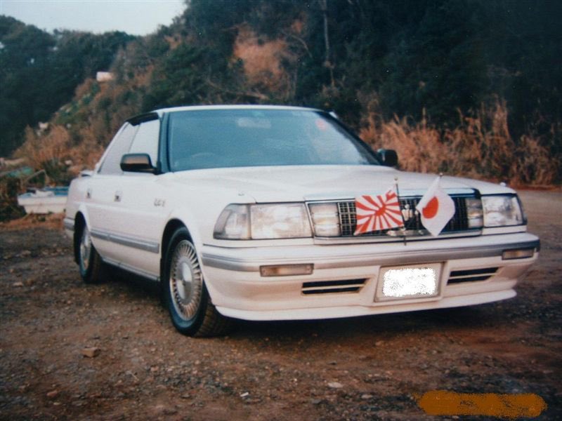 dcsrt81's tweet photo. 18で初めて買った車
コレが欲しくてバイト頑張った
正月は旗つけたくて市内探し回った
純正エアサス壊れまくって上がったり下がったり
パーツ欲しくて解体屋走り回った
タイヤ買えなくてホイールごと譲ってもらったり
車高下げ過ぎてフェンダー捲れたり
楽しかったなー https://t.co/Mb1yeeSTW3