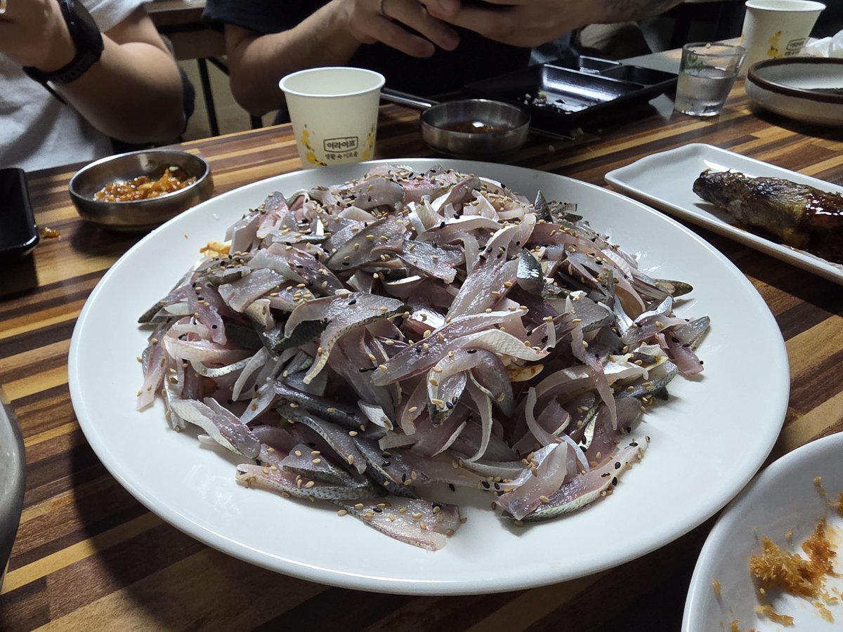 PlayMaker_mk3's tweet photo. 1년 만에 전어 먹기 https://t.co/WZRuqQmTvn