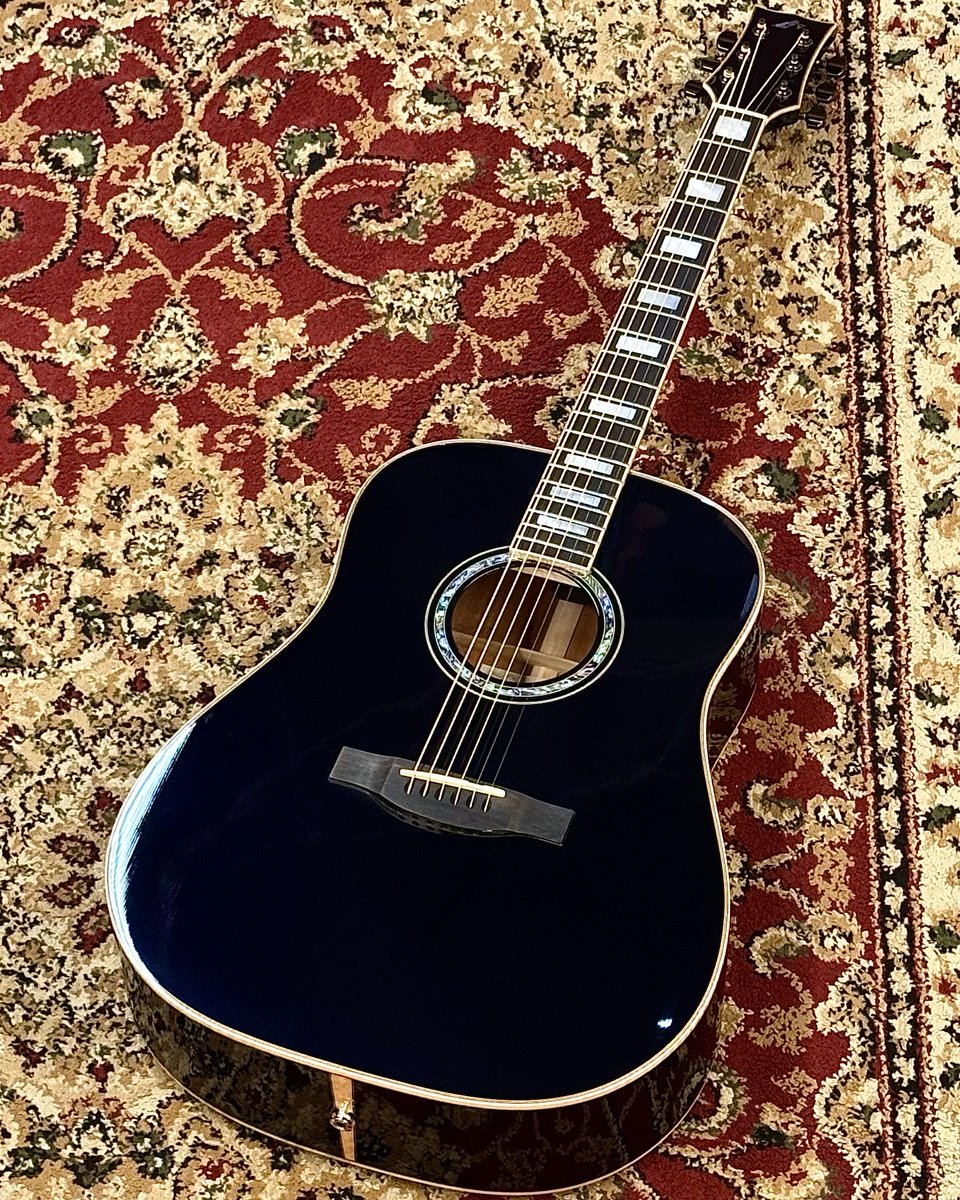 gclubshibuya's tweet photo. 【6F Acoustic】
当店取り扱いの #Morris #ギター の中で1番人気のG-18が再入荷💙
Midnight Oceanの名の通り、満天の星々かのような美しいカラーリングの #アコギ です🌌
ステージ上で使っていて照明に当たった時の見え方を想像すると・・・思わずニヤニヤしちゃいます😏
https://t.co/kxB9hhpFXs https://t.co/3GK9Y6Y5rs