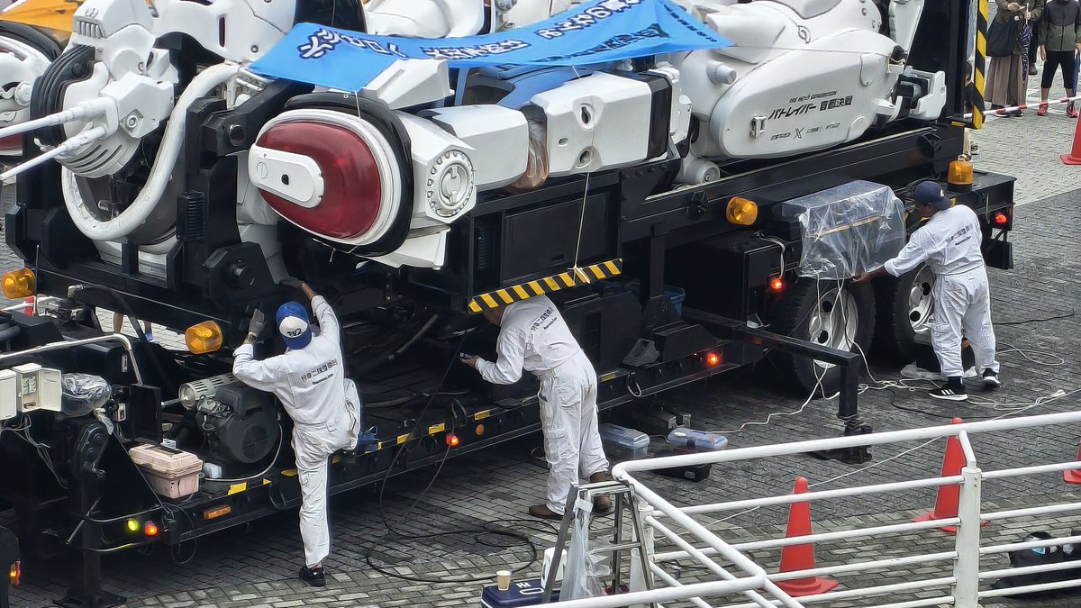 raiden_c8's tweet photo. 特車二課整備班
TNGは首都決戦はいつだったか、デッキアップが今も続いてることをありがたく思ってます。
#パトレイバー https://t.co/2DDTfNHgA7