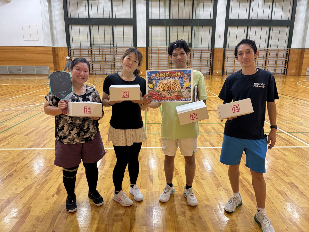 NaturallyPickle's tweet photo. 【ALLROUND大会で優勝！🏆】
naturallyの仲間たちと出てきました！
豪華海鮮セット争奪！ALLROUNDピックルボール大会で優勝！景品の海鮮セットもバッチリGET！ 
ありがとうございました😊
#ピックルボール #pickleball #ピックルボール動画 #ピックルボール好きな人と繋がりたい #naturallypickleball https://t.co/zQSSqbtIwU