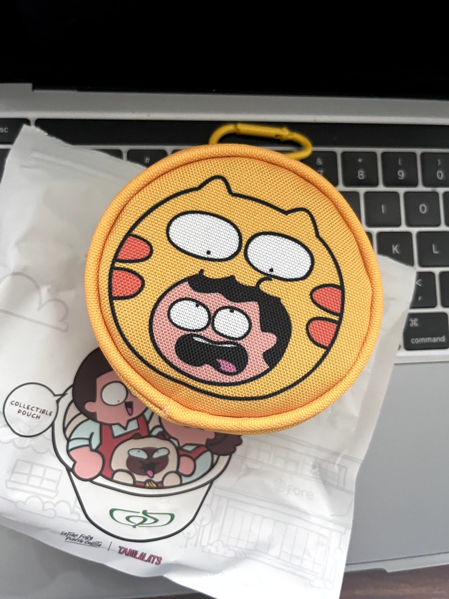 Asepulok's tweet photo. Abis beli fore, terus ditawarin tebus murah blind box ini sama barista nya. Pas banget ini kepake buat rapiin kabel biar ga berantakan https://t.co/nOkIg2gXgw